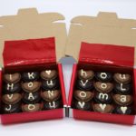 Doosje met 12 praline bonbons